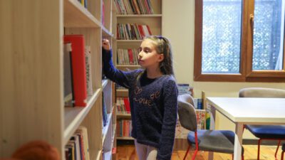 Buca Belediyesi’nin Cumhuriyet’in 101. yılında ilçeye kazandırdığı “Cumhuriyet Kütüphanesi” öğrencilerin