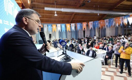 AK Parti İzmir İl Başkanı Bilal Saygılı, partisinin Kemalpaşa İlçe