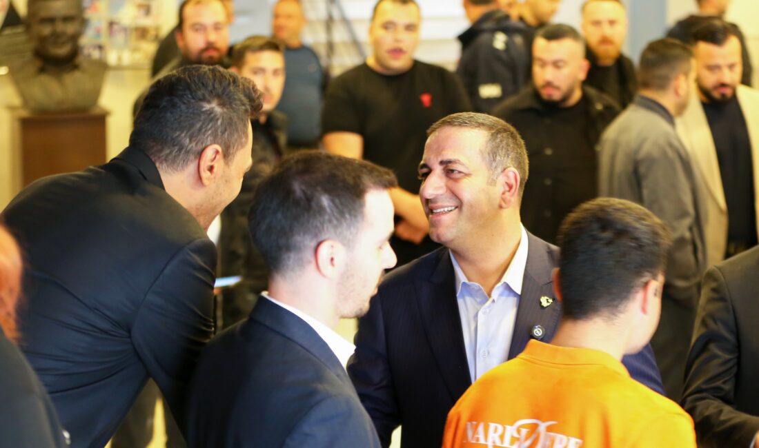 Narlıdere Belediye Başkanı Erman Uzun, belediye personelinin Ramazan Bayramı’nı kutladı.