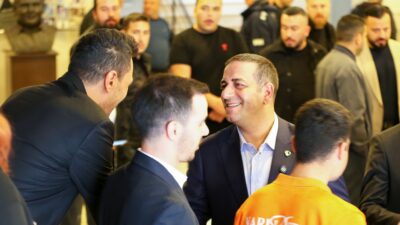 Narlıdere Belediye Başkanı Erman Uzun, belediye personelinin Ramazan Bayramı’nı kutladı.