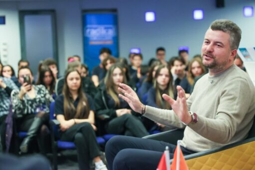  Buca Belediye Başkanı Mimar Görkem Duman, genç bir belediye başkanı