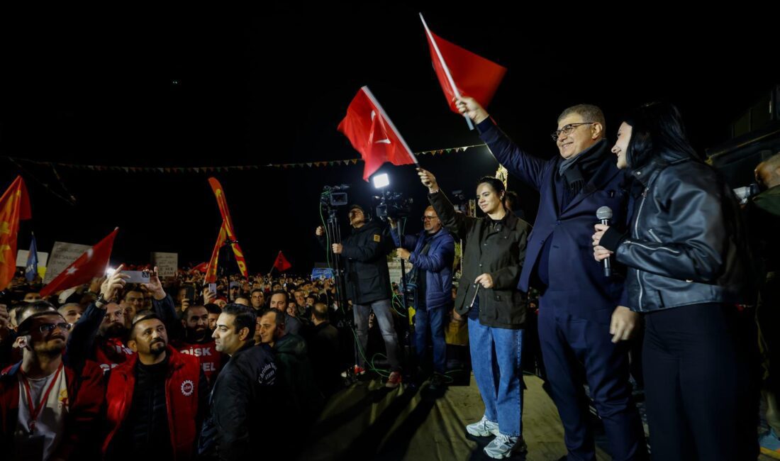 Başkan Tugay Gündoğdu’dan tüm İzmir’e seslendi Başkan Tugay, “Bu ülkede demokrasi ve adaleti sağlamak her birimizin