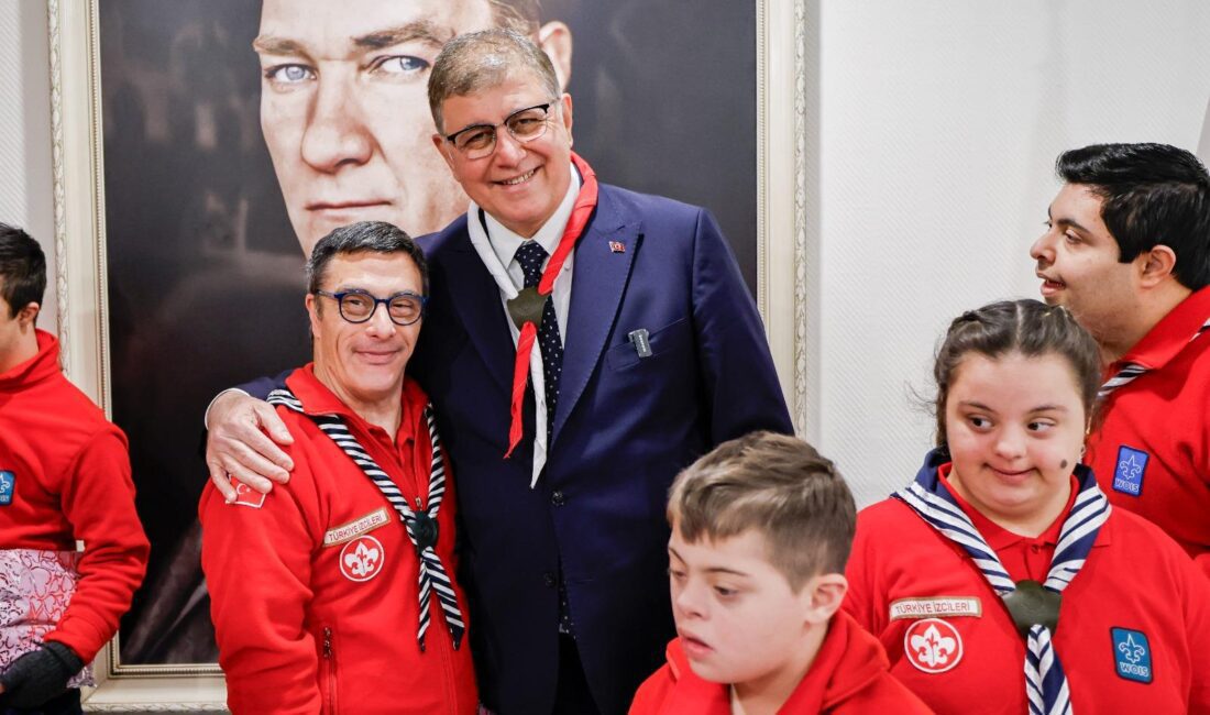 İzmir Büyükşehir Belediyesi bünyesinde izcilik çalışmalarına katılan down sendromlu izciler