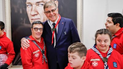 İzmir Büyükşehir Belediyesi bünyesinde izcilik çalışmalarına katılan down sendromlu izciler