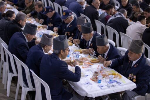 İzmir Büyükşehir Belediyesi’nin ramazan ayında 30 ilçede organize ettiği iftar