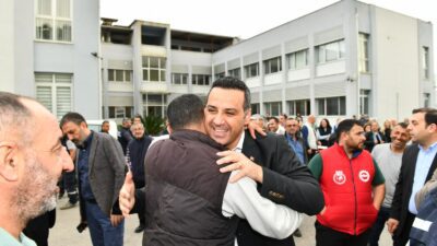 Çiğli Belediye Başkan Yıldız, Ramazan Bayramı öncesinde belediye çalışanlarıyla bayramlaştı.