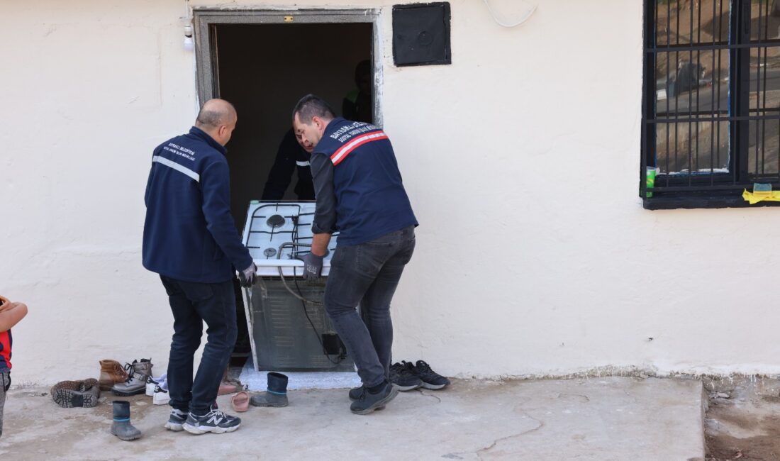 Bayraklı Belediyesi, sosyal yardımlarla ihtiyaç sahibi, dar gelirli ailelerin yanında