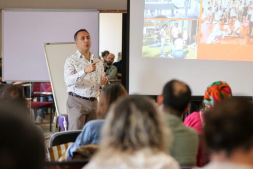 Buca Belediyesi, ebeveyn olmaya hazırlanan bireyler için “Doğuma ve Bebekli