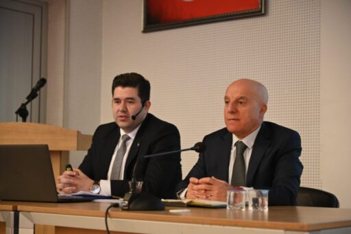 Manisa Büyükşehir Belediyesi, çalışanlarına yönelik düzenlediği eğitimlerine devam ediyor. Bu