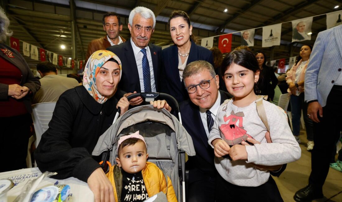 Karabağlar'da iftara katılan Başkan Tugay, tüm İzmirliler'in yaklaşan Ramazan Bayramı'nı