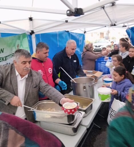 Bayraklı Cengizhan Erzurumlular Derneği Ramazan ayı ile birlikte hem yardım