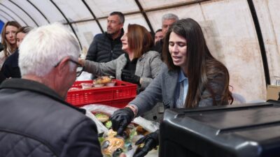 Çeşme Belediye Başkanı Lâl Denizli, Ramazan ayının ilk gününde Çeşmeli