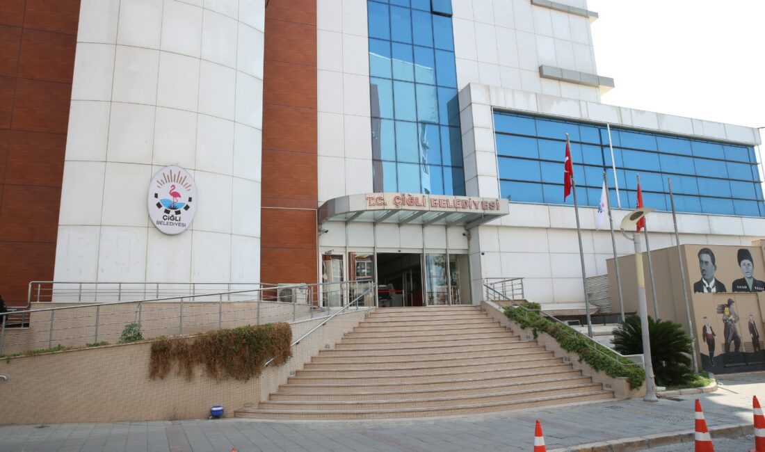 Çiğli Gıda’da ‘ilk promosyon’ sevinci Çiğli Belediyesi şirketlerinden “Çiğli Gıda Ltd. Şti.” çalışanları, ilk kez