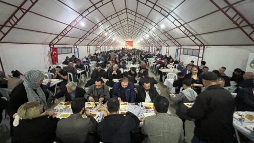 Zakir Salmanoğlu, “İftar Soframızın her gün büyümesi bizi mutlu ediyor.