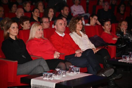 Manisa Büyükşehir Belediyesi tarafından düzenlenen ve sanatseverlerin büyük ilgi gösterdiği