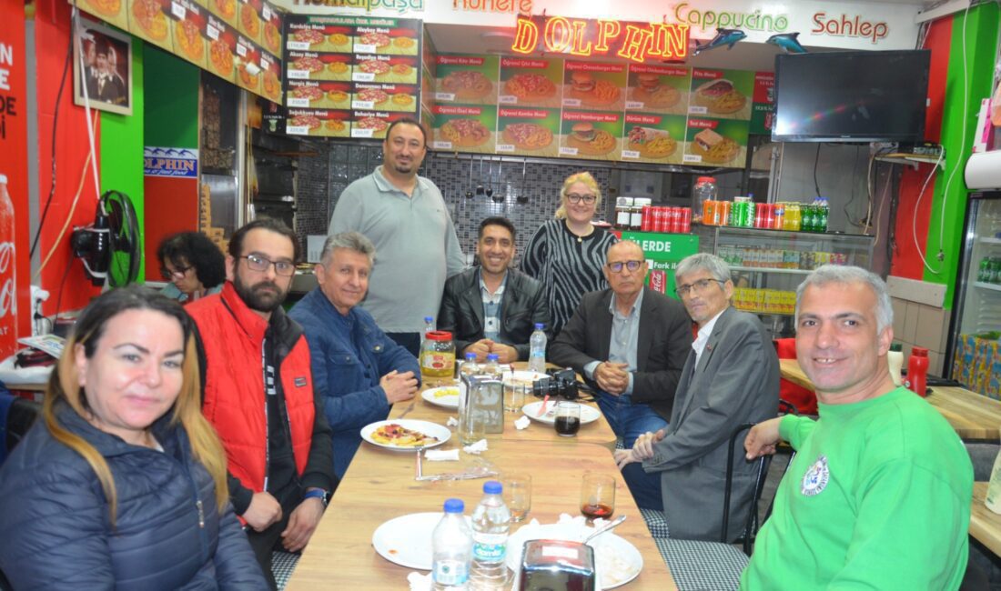 İzmir’in tanınmış basın mensupları, “Modern Kemal Sunal” lakaplı oyuncu Mehmet