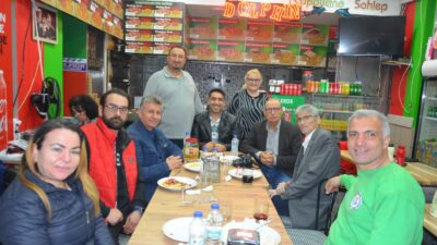 İzmir’in tanınmış basın mensupları, “Modern Kemal Sunal” lakaplı oyuncu Mehmet