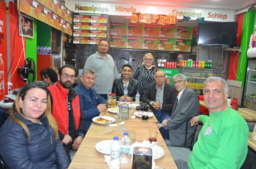 İzmir’in tanınmış basın mensupları, “Modern Kemal Sunal” lakaplı oyuncu Mehmet