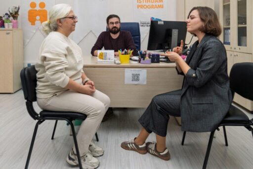 Özlem Özer ve Melek Uslular, İzmir Büyükşehir Belediyesi’nde işaret dili