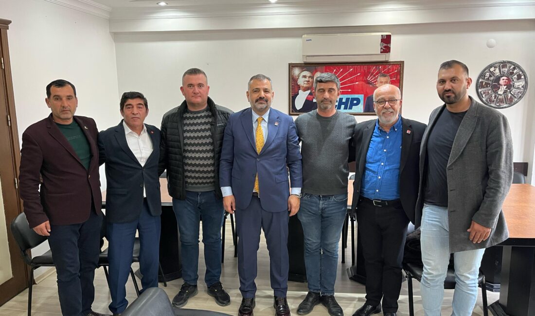 CHP İzmir İl Başkanı Şenol Aslanoğlu, meclis üyelerinin yeniden partiye