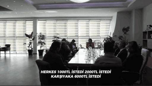 Bugün Belediyemiz önünde İzmir Pazarcılar Derneği yönetimi ve bir grup