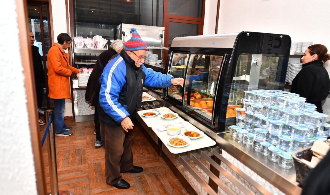 Kent Lokantaları iftar yemeklerini ücretsiz ikram ediyor Kent Lokantalarındaki ücretsiz iftar yemeği uygulaması ile birlik sofrası büyüyor.