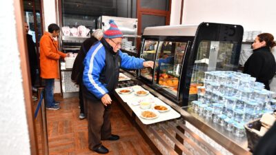 Kent Lokantalarındaki ücretsiz iftar yemeği uygulaması ile birlik sofrası büyüyor.