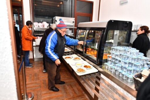 Kent Lokantalarındaki ücretsiz iftar yemeği uygulaması ile birlik sofrası büyüyor.