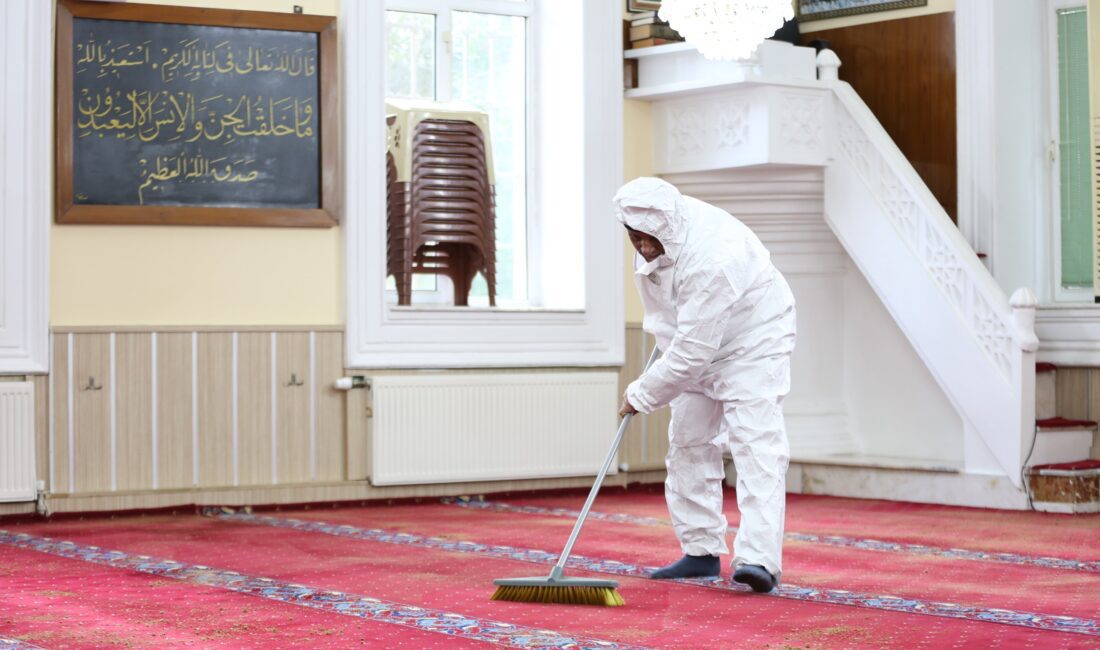 Narlıdere Belediyesi tarafından ilçe genelindeki cami ve cemevlerinde detaylı temizlik