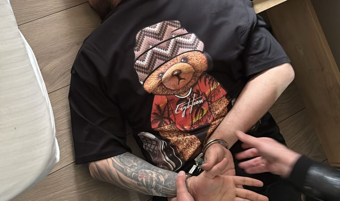 İzmir Valiliğinden yapılan açıklamada Taksiciyi gasp eden Şüpheli şahıs gözaltına