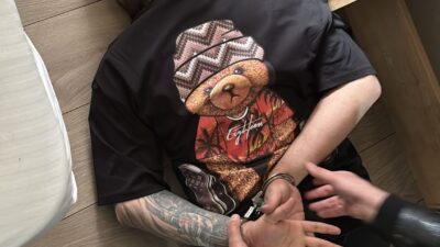 İzmir Valiliğinden yapılan açıklamada Taksiciyi gasp eden Şüpheli şahıs gözaltına