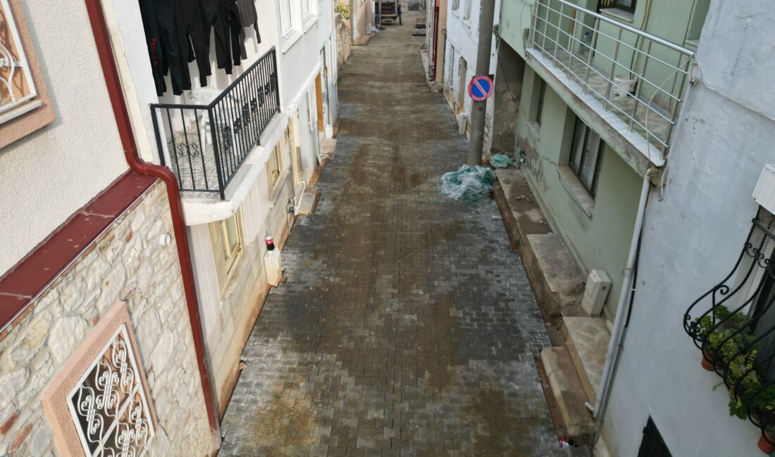 İzmir Büyükşehir Belediyesi ve Urla Belediyesi iş birliğiyle yürütülen asfalt