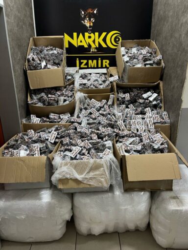 İzmir NARKOTİK SUÇLARLA MÜCADELE ŞUBE MÜDÜRLÜĞÜ ekipleri, ilimiz Konak ilçesinde