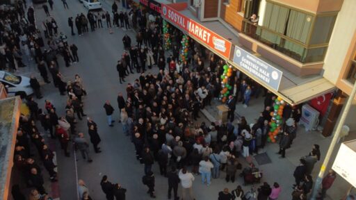 Menderes Belediyesi’nin yeni hizmetleri sosyal market ile ücretsiz halk çamaşırhanesi