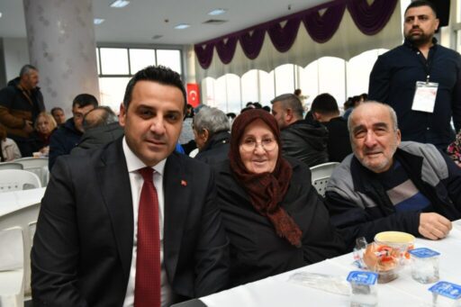 Çiğli Belediyesi, Ramazan ayı boyunca ilçenin farklı noktalarında vatandaşlarla iftar