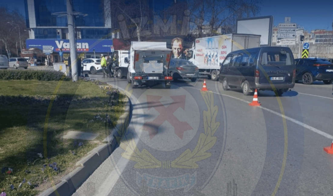 İzmir’in Konak ilçesinde, Dokuz Eylül Meydanı’nda Gazi Bulvarı istikametine doğru