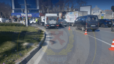 İzmir’in Konak ilçesinde, Dokuz Eylül Meydanı’nda Gazi Bulvarı istikametine doğru