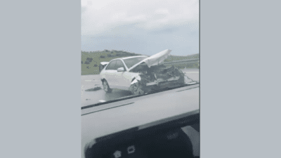 Manisa-Balıkesir otoyolunda dört aracın karıştığı bir kaza meydana geldi. Kazada