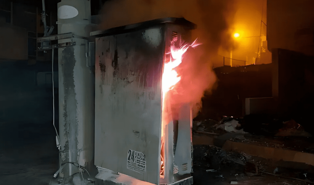 Alaçatı’da meydana gelen trafodaki yangına, olay yerine gelen ekipler tarafından