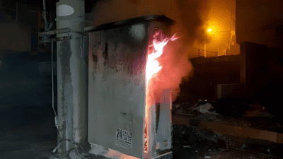 Alaçatı’da meydana gelen trafodaki yangına, olay yerine gelen ekipler tarafından