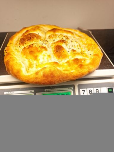 Urla Belediyesi Zabıta ekipleri, Ramazan Bayramı öncesinde gıda satışı yapan