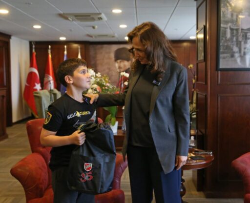 Çocuklara geri dönüşüm bilinci kazandırmak amacıyla Karşıyaka Belediyesi tarafından başlatılan