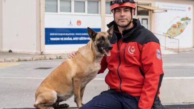 İzmir Büyükşehir Belediyesi İtfaiye Dairesi Başkanlığı’nın arama kurtarma köpekleri, afetlerde