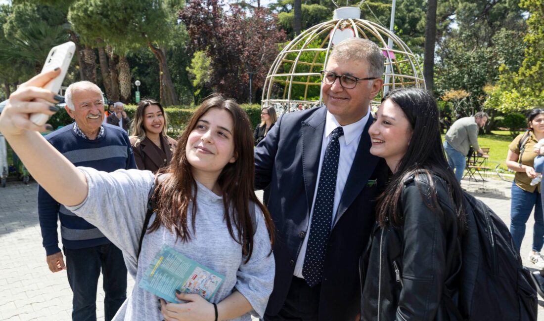 İzmir Büyükşehir Belediyesi tarafından “Çocuk ve Sanat” temasıyla Kültürpark’ta düzenlenen