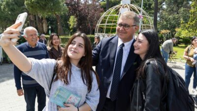 İzmir Büyükşehir Belediyesi tarafından “Çocuk ve Sanat” temasıyla Kültürpark’ta düzenlenen