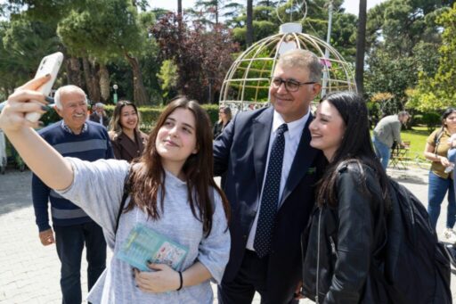 İzmir Büyükşehir Belediyesi tarafından “Çocuk ve Sanat” temasıyla Kültürpark’ta düzenlenen