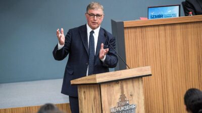 İzmir Büyükşehir Belediyesi’nin 7 saat süren nisan ayı olağan meclis