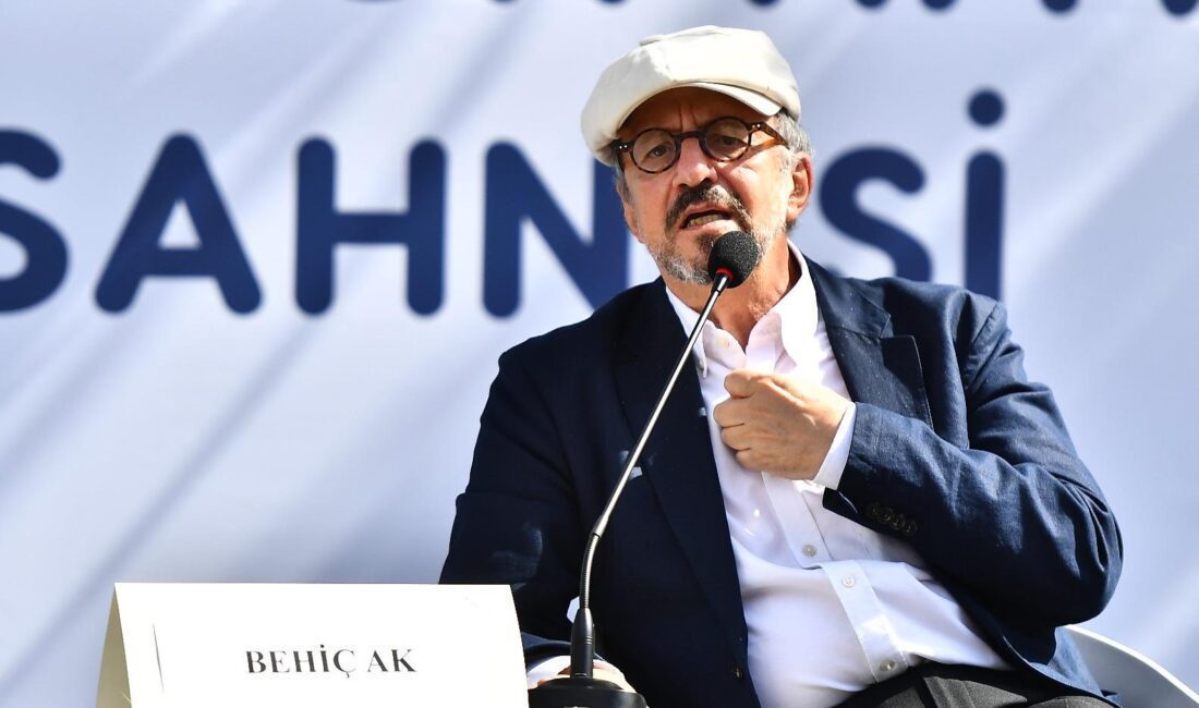 Kültürpark'ta kapılarını açan 5. İzmir Kitap Fuarı, ilk gününde birbirinden