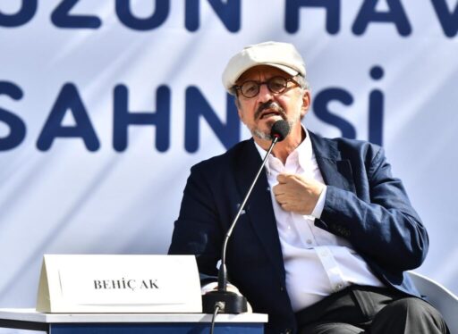 Kültürpark'ta kapılarını açan 5. İzmir Kitap Fuarı, ilk gününde birbirinden