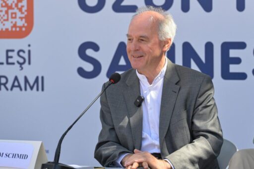 İzmir Kitap Fuarı, İzmirli kitapseverlerin akınına uğramaya devam ediyor. Kültürpark’ta